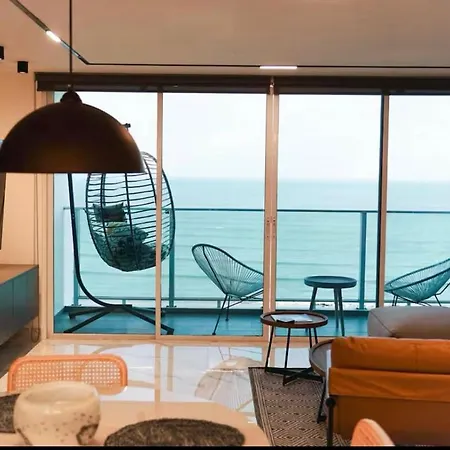 Cozy Apartment With Sea View
